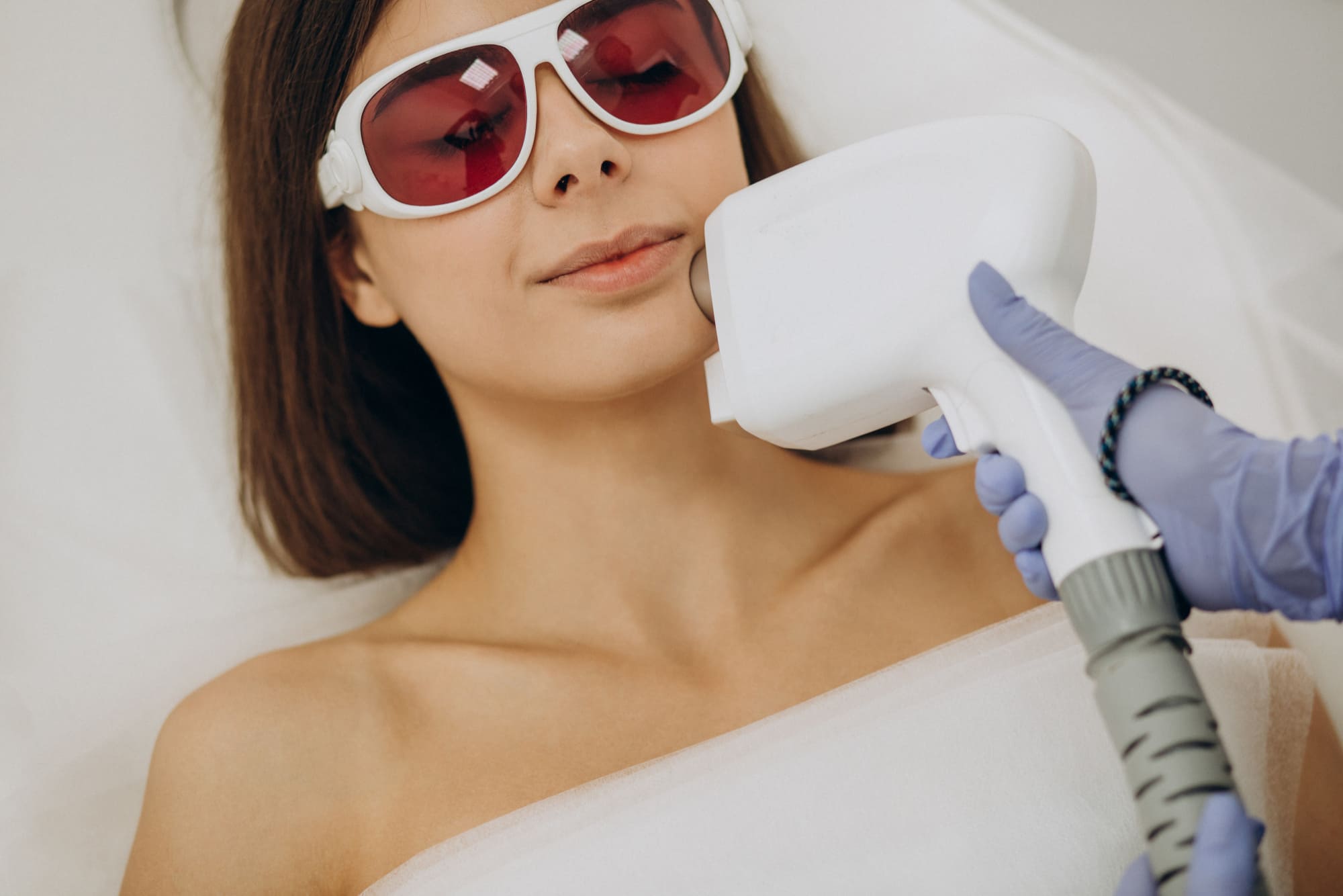 Intense pulsed light skin treatment applied to facial area