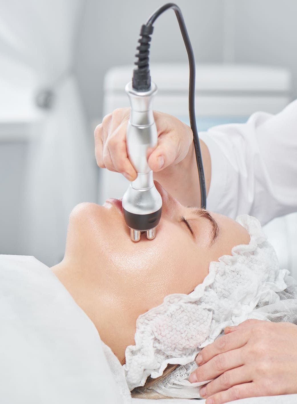 Educational infographic explaining radiofrequency skin therapy
