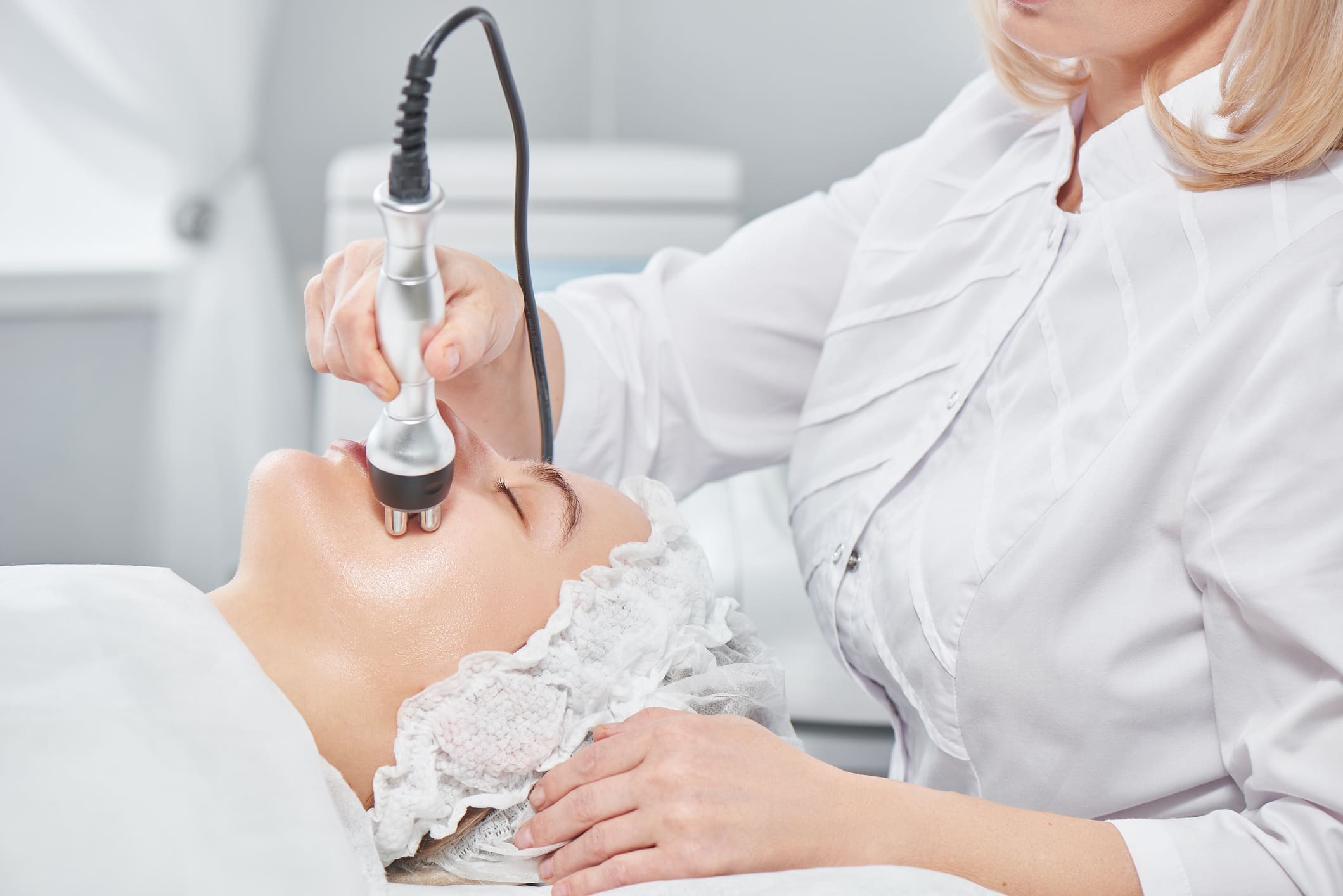 Educational graphic explaining radiofrequency skin treatment concept